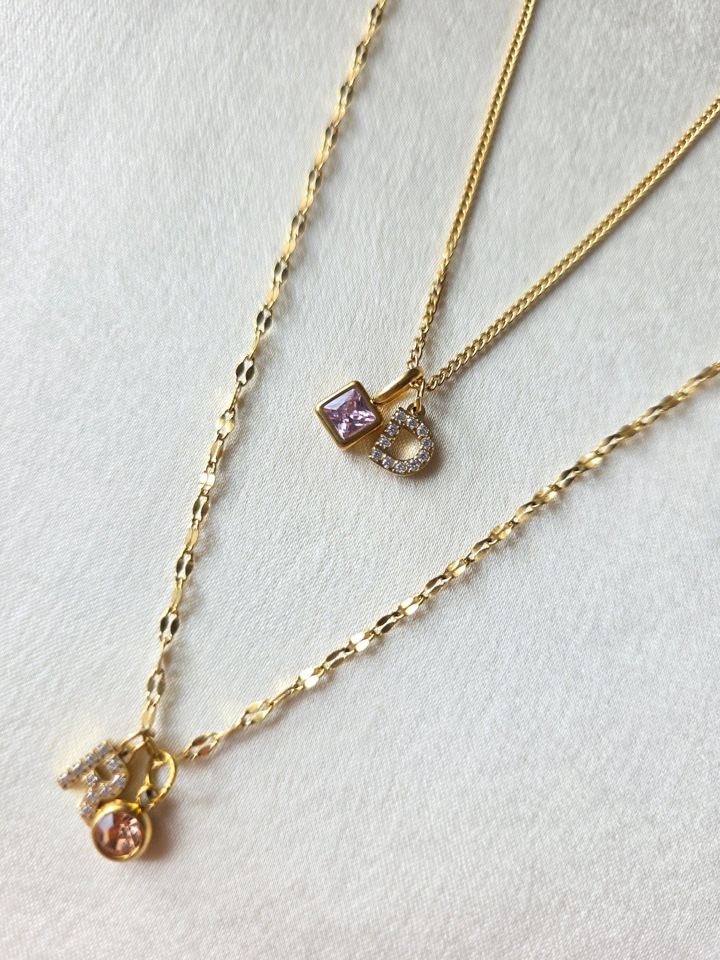 Collier initial JOURI