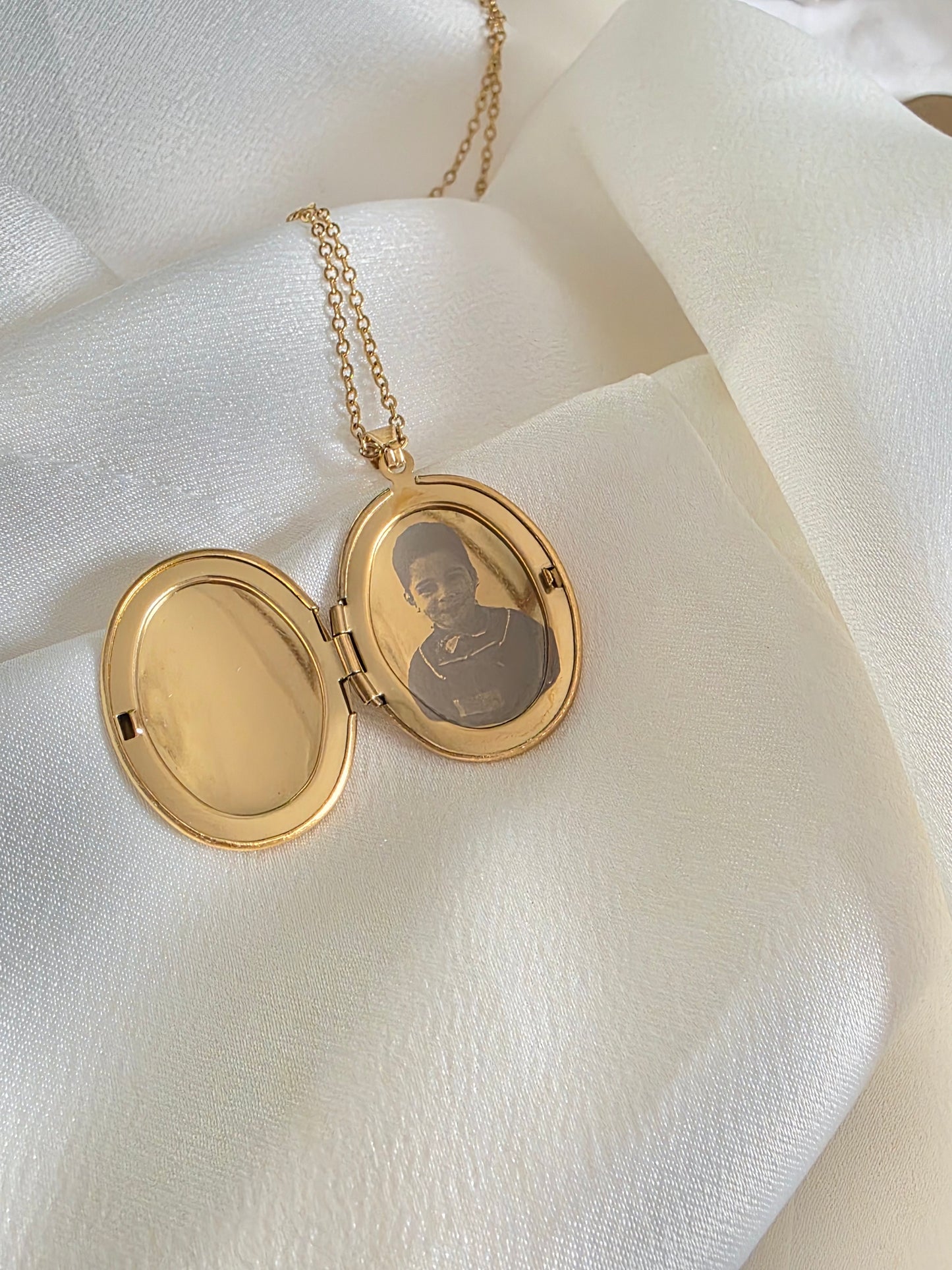 Collier médaillon personnalisé avec photo – Bijou souvenir à ouvrir